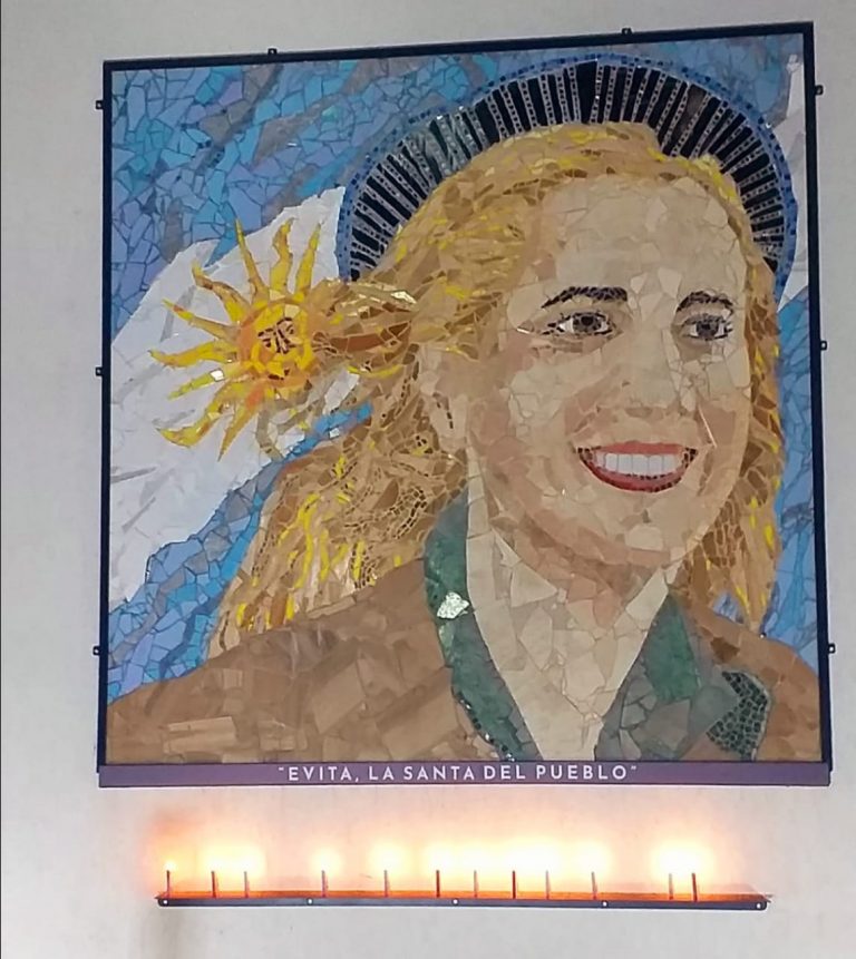 102 años «Evita la Santa del Pueblo» – Casa Museo Eva Perón